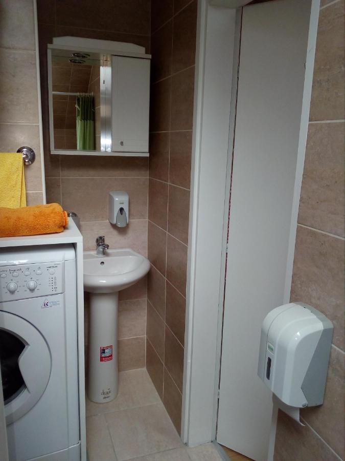 Apartmani Sara Нови Сад Екстериор снимка