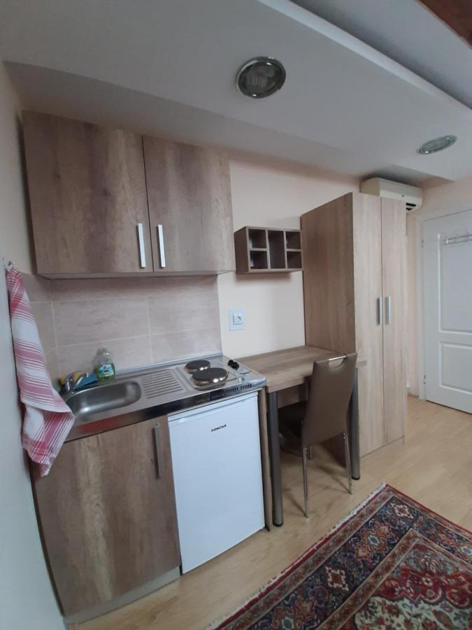 Apartmani Sara Нови Сад Екстериор снимка